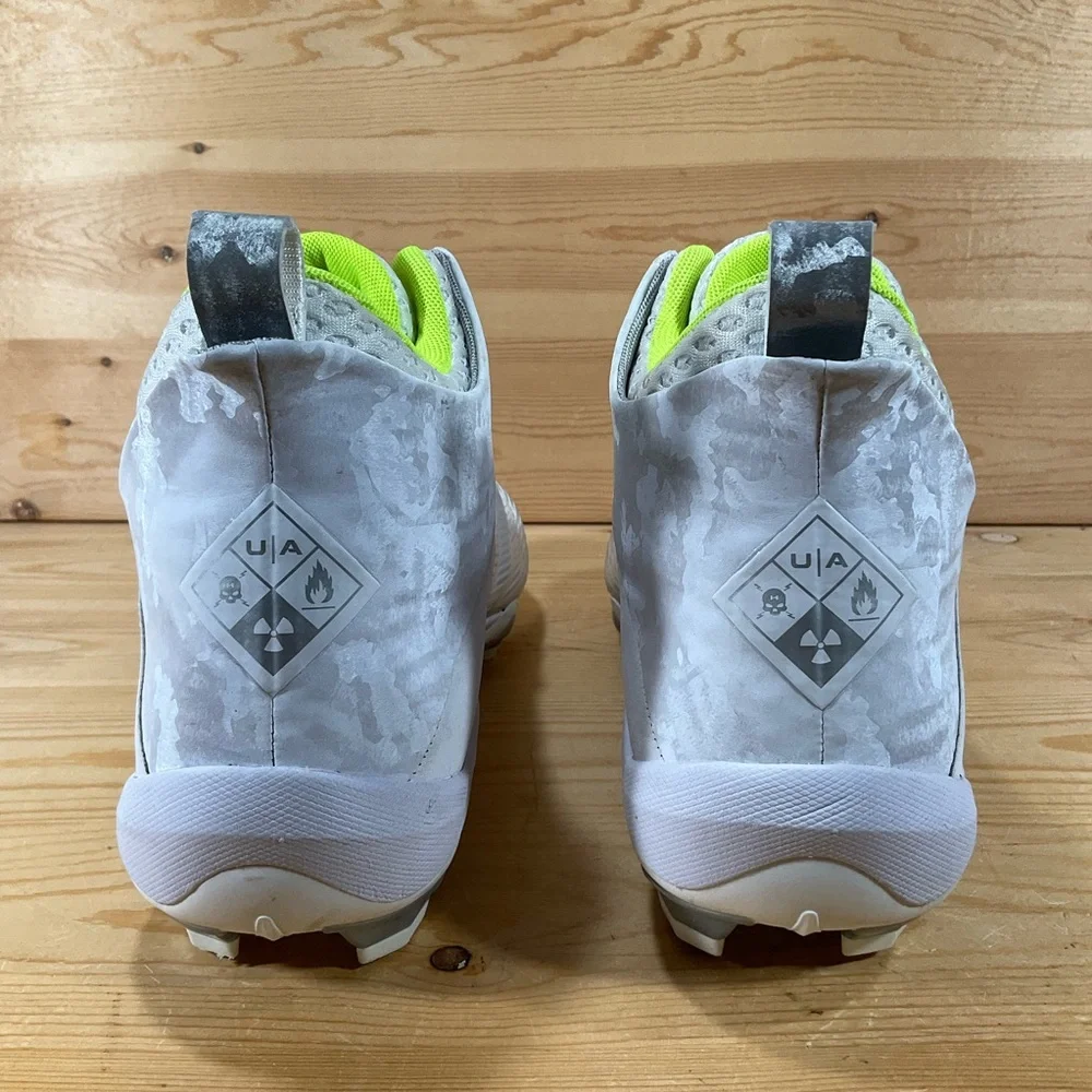 Under Armour Men's White and Silver Athletic Shoes